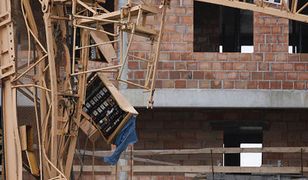 Zginął operator dźwigu złamanego przez wiatr