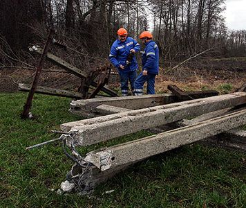 Wichury szaleją, tysiące ludzi bez prądu