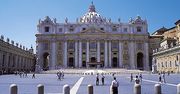 Fałszywi policjanci okradali turystów w Watykanie