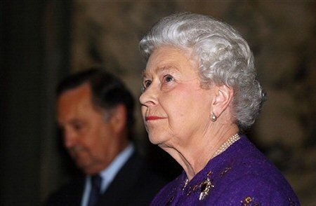 Elżbieta II wysyła listy pocztą elektroniczną