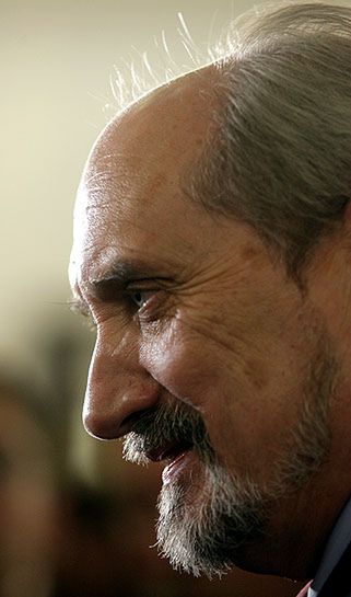 Macierewicz: nowe służby nie ucierpią z powodu ustawy lustracyjnej