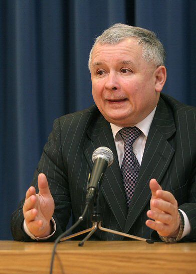 Premier Jarosław Kaczyński złamał rękę