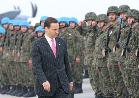 Sikorski: udział polskich żołnierzy w misjach jest niezbędny
