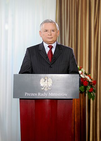Tylko najstarsi Polacy wciąż popierają premiera