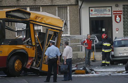 Prokuratorskie śledztwo po wypadku w Łaziskach, 14 osób wciąż w szpitalach