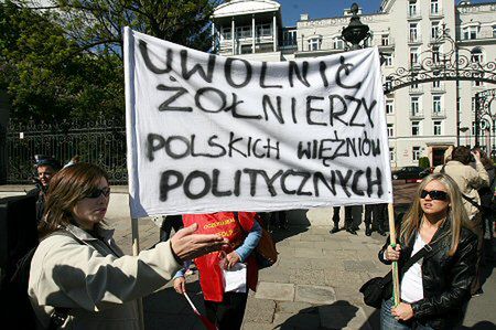 Rodziny żołnierzy z Nangar Khel: czekamy na Ćwiąkalskiego!