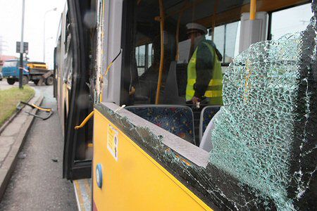 10 osób rannych w zderzeniu autobusu z tirem w Łodzi