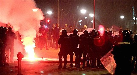 Tysiące Serbów zaatakowało ONZ-owską policję