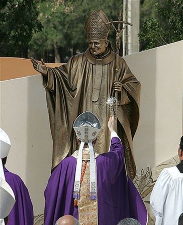 Statua Jana Pawła II stanęła w mieście Che Guevary