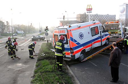 Pięć osób rannych w wypadku z udziałem karetki