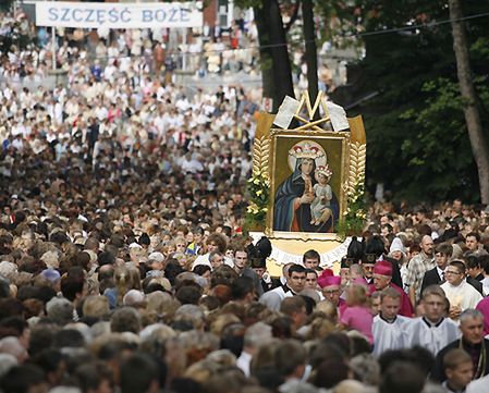 Abp Zimoń do kobiet: postępuje proces laicyzacji małżeństwa i rodziny