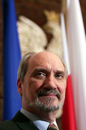 Macierewicz: do stanowisk rządowych trzeba charakteru