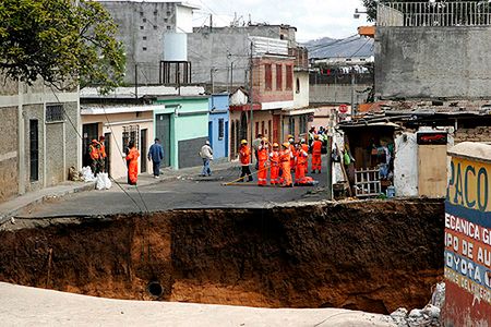 Ziemia zapadła się w stolicy Gwatemali