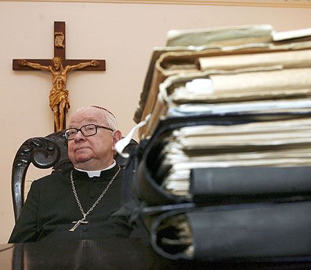 Kardynał Gulbinowicz otrzymał status pokrzywdzonego