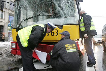 11 osób rannych w zderzeniu autobusów w centrum Warszawy