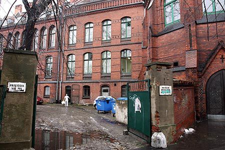 Wrocławski szpital: NFZ wpłacił, komornik zajął