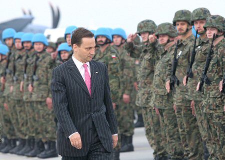 Sikorski: udział polskich żołnierzy w misjach jest niezbędny