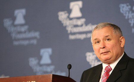 Premier Kaczyński: SB wciąż istnieje