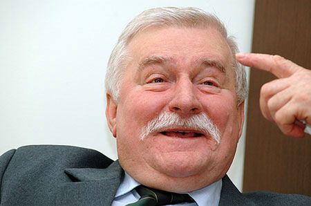 Premier wije się jak PiS-korz – L. Wałęsa dla WP