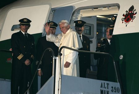 Papież zakończył wizytę i wyleciał do Włoch