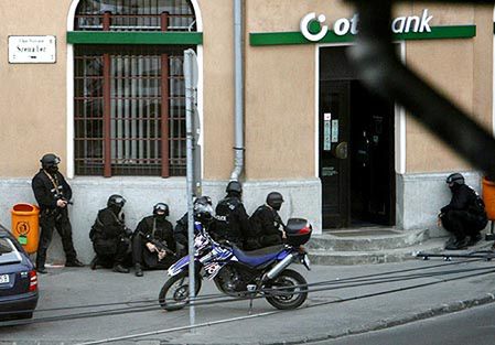 Policja zastrzeliła mężczyznę, który wziął zakładników w banku w Budapeszcie