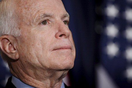 Ojciec George'a W. Busha poparł senatora McCaina