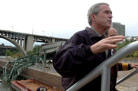 Bush przeciw podwyżce podatku od benzyny w celu poprawy stanu mostów