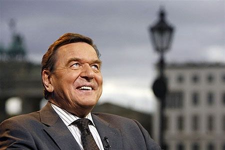 Schroeder: zamrożenie dialogu z Rosją byłoby błędem