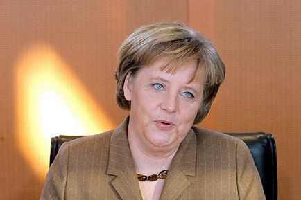 "Merkel uspokoiła Polskę przed wizytą w Rosji"