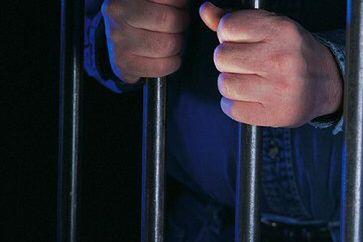 Więzień dostanie 150 tys. zł za ciasnotę w celi