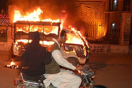 Zamieszki po śmierci Bhutto, 23 osoby zginęły