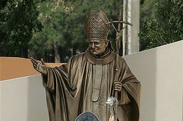 Statua Jana Pawła II stanęła w mieście Che Guevary
