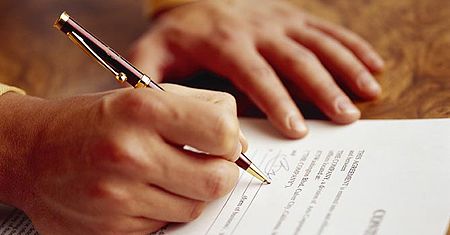 Niemiecka firma nabijała polskich przedsiębiorców w butelkę