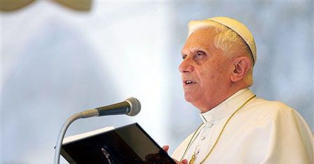Benedykt XVI odprawił pasterkę w bazylice św. Piotra