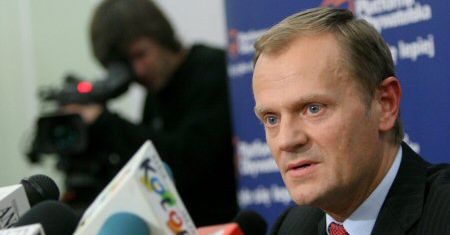 Poseł Nowak wciska Tuska w agresywną kampanię