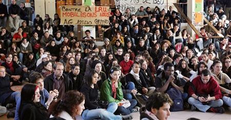 We Francji rozszerzają się studenckie protesty