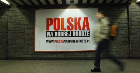 PiS zmienia kampanię: Polska na dobrej drodze...