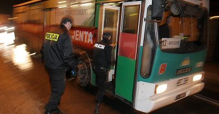 Przepiłowali kraty i uciekli ze skarżyskiej komendy
