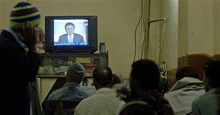 Musharraf: kogo winić, że Bhutto wychyliła się z auta?