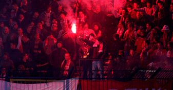 Nie dostali biletów, więc na stadion wtargnęli siłą