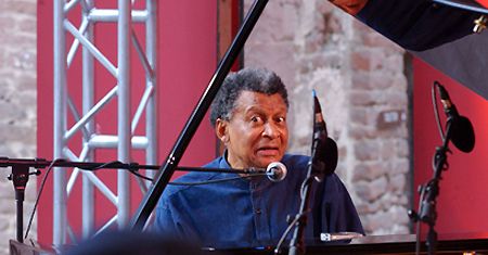 Wybitny i legendarny pianista Abdullah Ibrahim niebawem w Warszawie