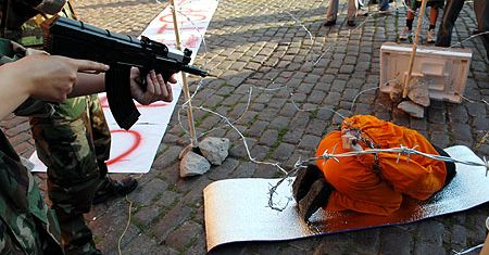 Happening Amnesty International w ramach akcji "Stop Torturom"