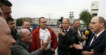 Górnicy utrudnili Rokicie złożenie kwiatów pod pomnikiem
