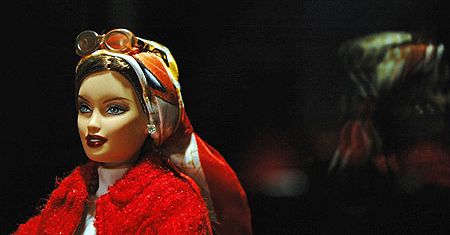 Dziecięcy świat lalek Barbie i klocków LEGO