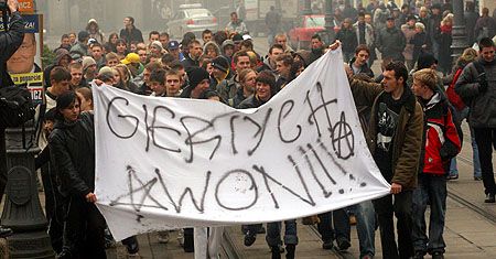 Uczniowie protestują przeciwko programowi "Zero tolerancji"