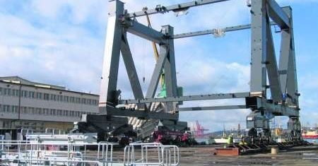 Gdyńska portowa spółka montuje gigantyczne suwnice