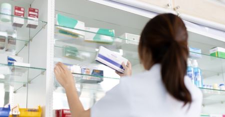 Spiramycyna – działanie, wskazania i przeciwwskazania