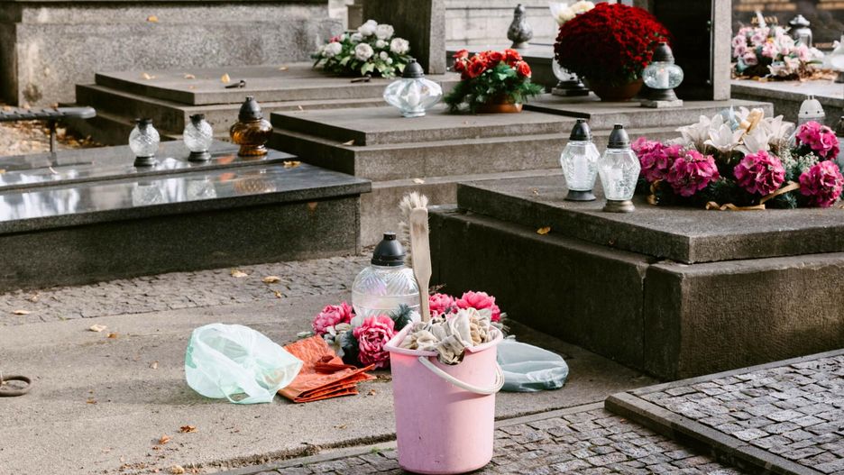 Wojna o nagrobek nauczycielki. Chodzi o osiem gwiazdek