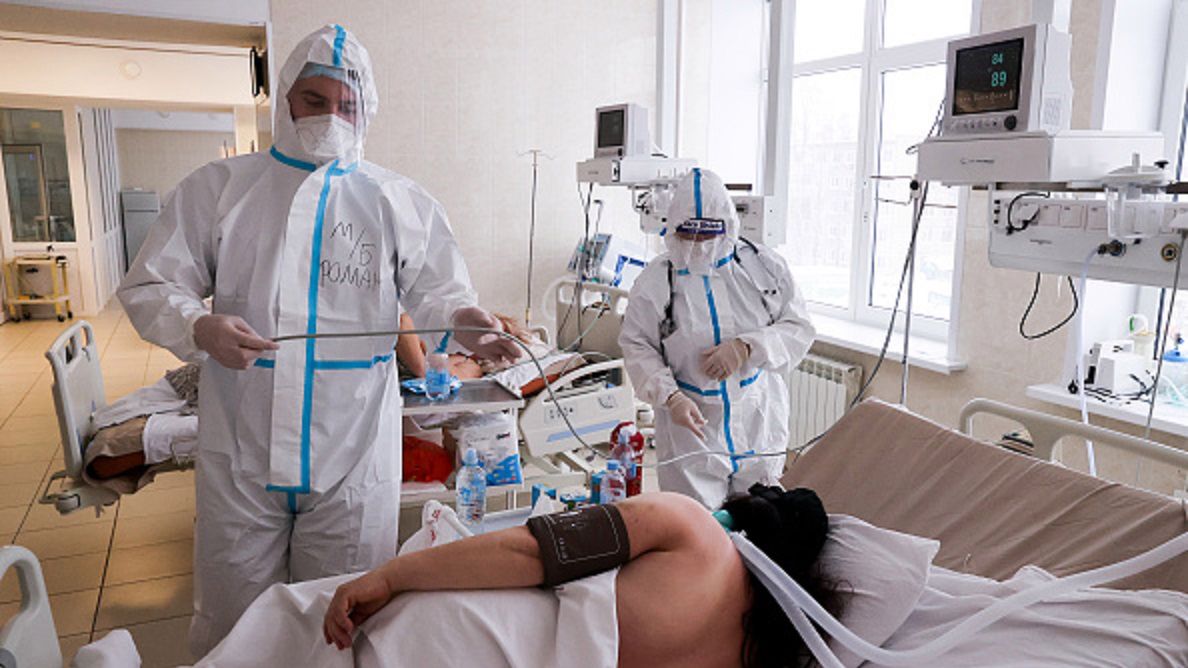 Nowe powikłanie po COVID-19. Zapalenie nagłośni jest bardzo rzadkie, ale niezwykle groźne