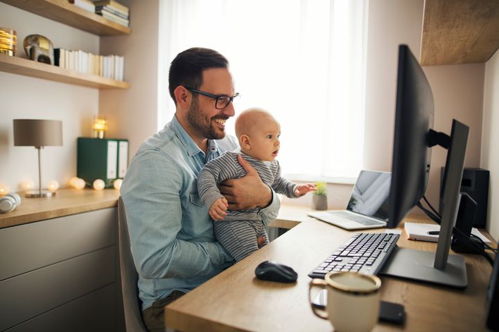 Koronawirus w Polsce. Jak Polacy zamieniają dom w przestrzeń pracy? Najnowsze badanie